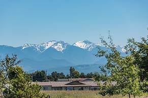 Juan de Fuca Waterfront Hotel & Cottages