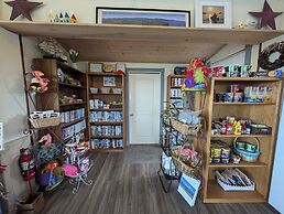 Juan de Fuca Waterfront Hotel & Cottages