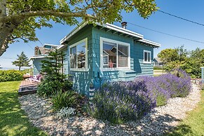 Juan de Fuca Waterfront Hotel & Cottages