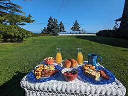 Juan de Fuca Waterfront Hotel & Cottages