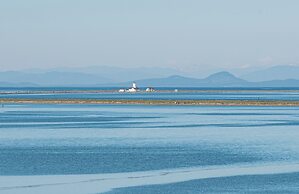 Juan de Fuca Waterfront Hotel & Cottages