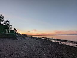 Juan de Fuca Waterfront Hotel & Cottages