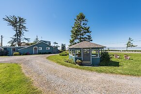 Juan de Fuca Waterfront Hotel & Cottages
