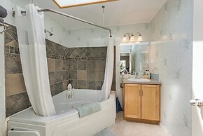 Juan de Fuca Waterfront Hotel & Cottages