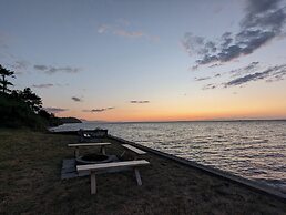 Juan de Fuca Waterfront Hotel & Cottages