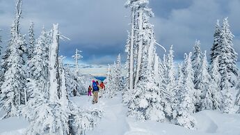 Juan de Fuca Waterfront Hotel & Cottages
