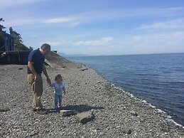 Juan de Fuca Waterfront Hotel & Cottages