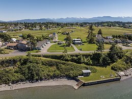 Juan de Fuca Waterfront Hotel & Cottages
