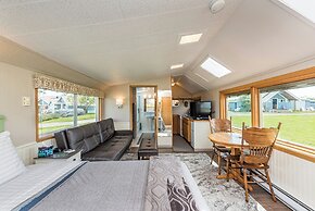 Juan de Fuca Waterfront Hotel & Cottages