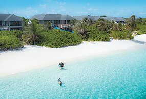 Hideaway Beach Resort & Spa, FREE SHARED CHARTER FLIGHT for two on sta