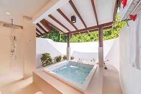 Hideaway Beach Resort & Spa