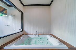 Hideaway Beach Resort & Spa