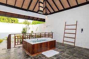 Hideaway Beach Resort & Spa