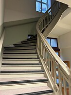 Schoenhouse Avenue by Limehome