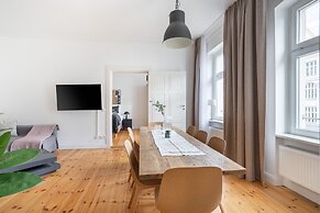 Schoenhouse Avenue by Limehome