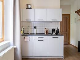 Schoenhouse Avenue by Limehome