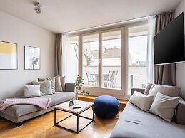 Schoenhouse Avenue by Limehome