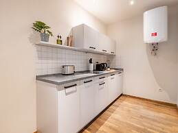 Schoenhouse Avenue by Limehome