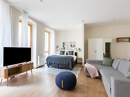 Schoenhouse Avenue by Limehome