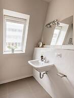 Schoenhouse Avenue by Limehome