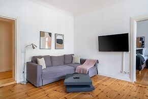 Schoenhouse Avenue by Limehome