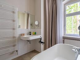 Schoenhouse Avenue by Limehome