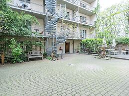 Schoenhouse Avenue by Limehome