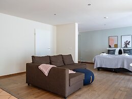 Schoenhouse Avenue by Limehome