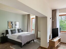 Schoenhouse Avenue by Limehome