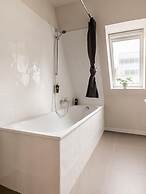 Schoenhouse Avenue by Limehome