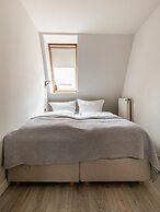 Schoenhouse Avenue by Limehome