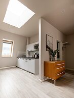 Schoenhouse Avenue by Limehome