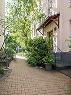 Schoenhouse Avenue by Limehome