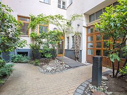 Schoenhouse Avenue by Limehome