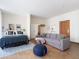 Schoenhouse Avenue by Limehome