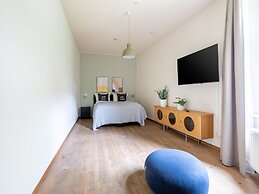 Schoenhouse Avenue by Limehome