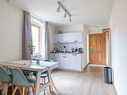 Schoenhouse Avenue by Limehome