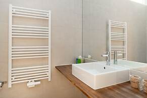 Schoenhouse Avenue by Limehome