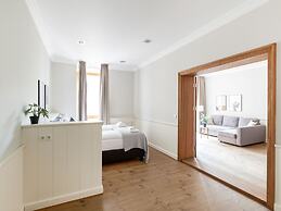 Schoenhouse Avenue by Limehome