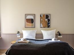 Schoenhouse Avenue by Limehome