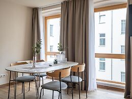 Schoenhouse Avenue by Limehome