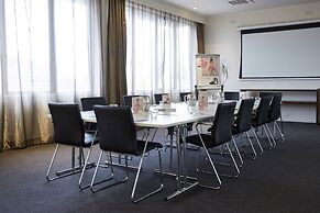 Cosmopolitan Hotel and Apartments