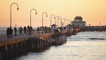 Cosmopolitan Hotel and Apartments