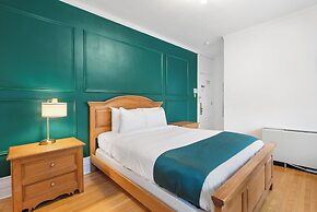 Hotel Charles-Alexandre - Par Aneyro
