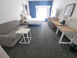 Spark by Hilton Tupelo