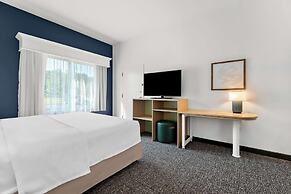 Spark by Hilton Tupelo