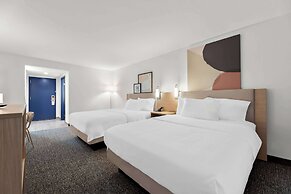 Spark by Hilton Tupelo