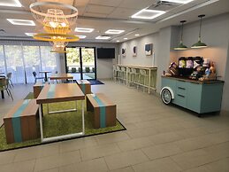 Spark by Hilton Tupelo