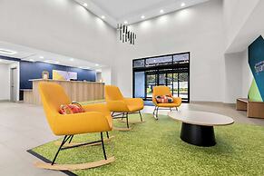 Spark by Hilton Tupelo