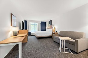 Spark by Hilton Tupelo